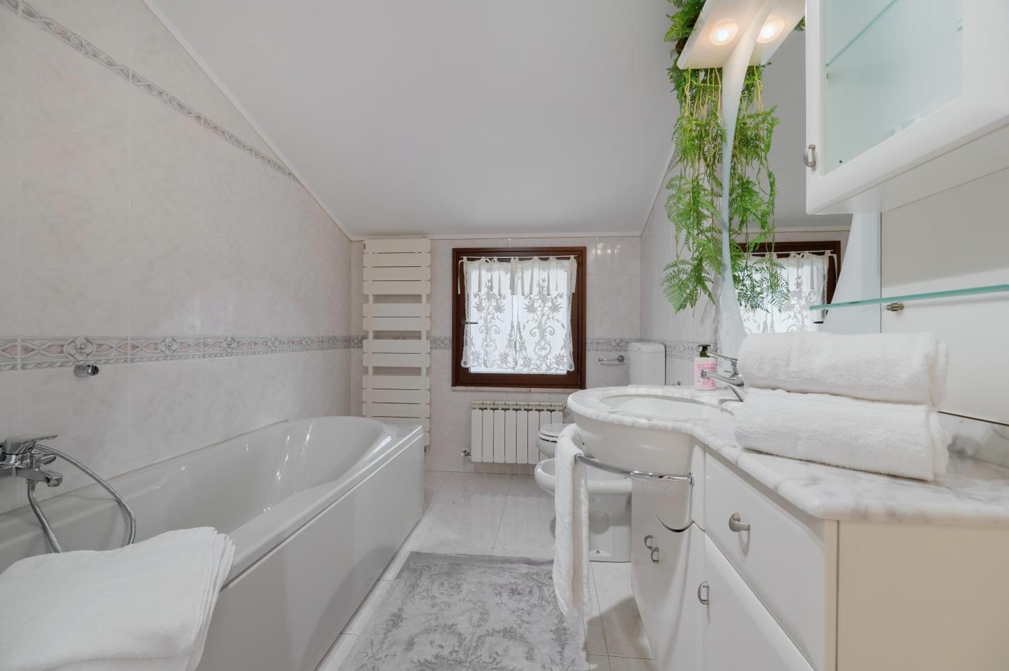 Casa Di Iaio - 90 M2 Apt With Free Wi-Fi, Netflix, Home Cinema & Parking Γκορίτσια Εξωτερικό φωτογραφία